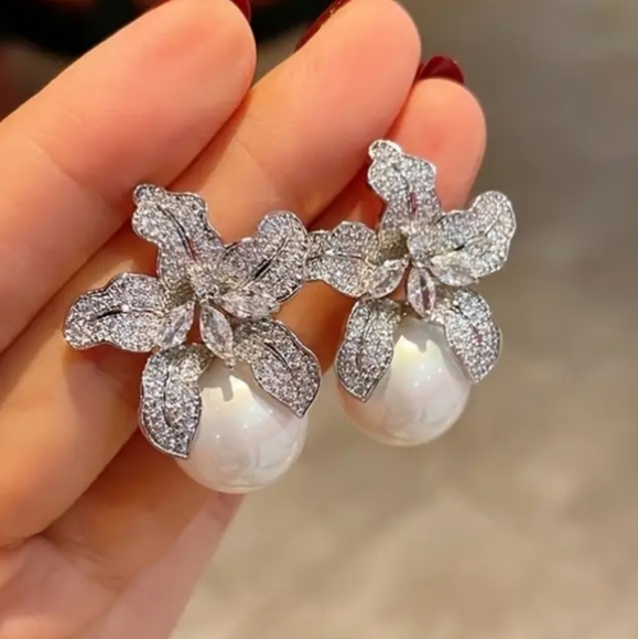 🐎 NEW! JTV Silver and Pearl  Earrings - Picture 3 of 3